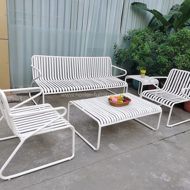 Môžu byť vonkajšie pohovky vynechané v zime? Môžu byť vonkajšie pohovky vynechané v zime?